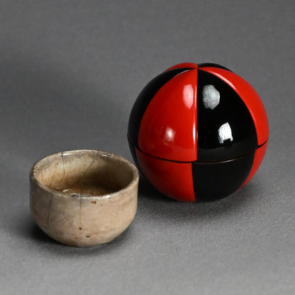 Early Kenjo Karatsu Guinomi in a Lacquer Ball Box