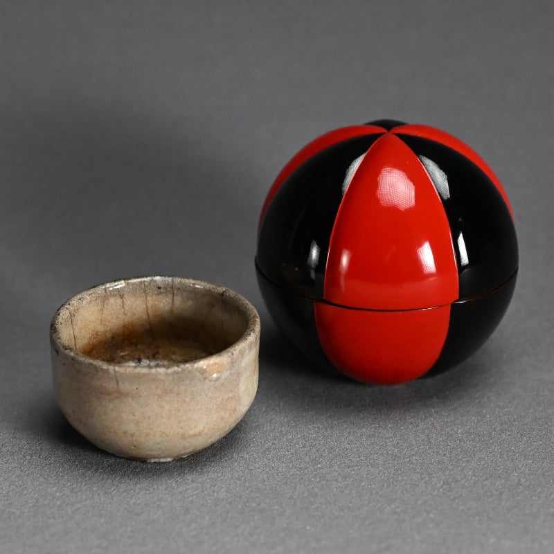 Early Kenjo Karatsu Guinomi in a Lacquer Ball Box