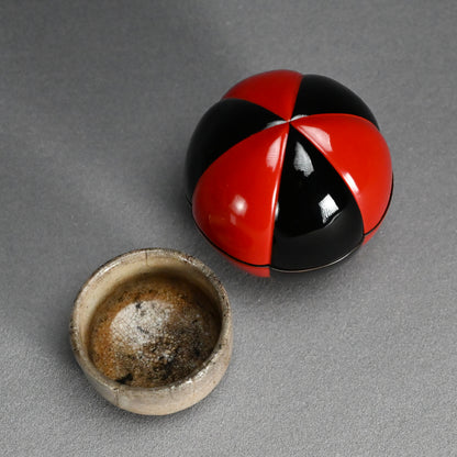 Early Kenjo Karatsu Guinomi in a Lacquer Ball Box