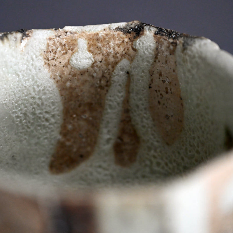 Striking Early Chawan Tea Bowl ー加古 勝己 “灰釉掛分け茶碗”
