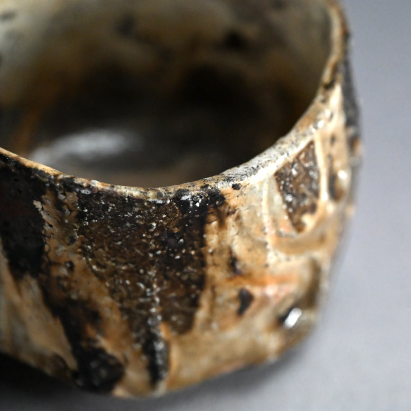 Kohiki Chawan Tea Bowl ー加古 勝己 “灰粉引鉄刷毛茶碗”