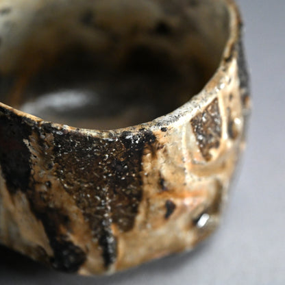 Kohiki Chawan Tea Bowl ー加古 勝己 “灰粉引鉄刷毛茶碗”