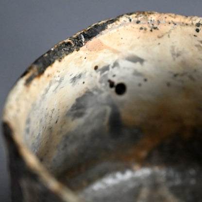 Kohiki Chawan Tea Bowl ー加古 勝己 “灰粉引鉄刷毛茶碗”