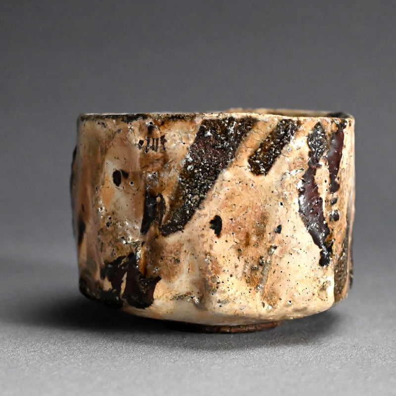 Kohiki Chawan Tea Bowl ー加古 勝己 “灰粉引鉄刷毛茶碗”