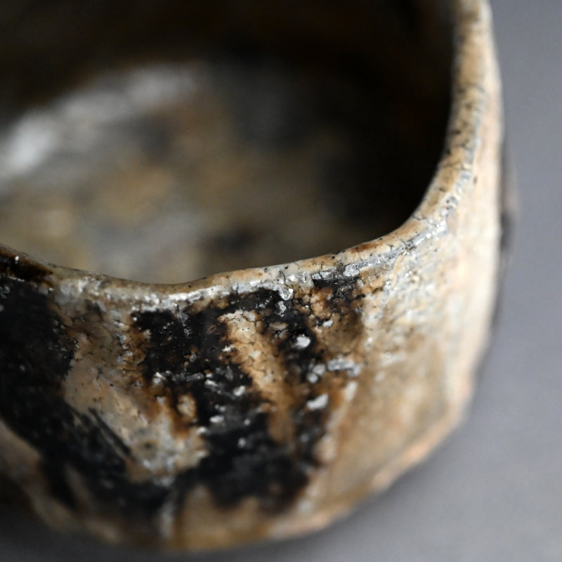 Fabulous Rugged Chawan Tea Bowl ー加古 勝己 “灰粉引丸紋茶碗”