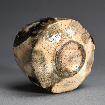 Fabulous Rugged Chawan Tea Bowl ー加古 勝己 “灰粉引丸紋茶碗”