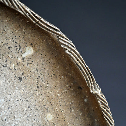 Massive Ash Glazed Platter ー加古 勝己 “灰被雫紋大皿”