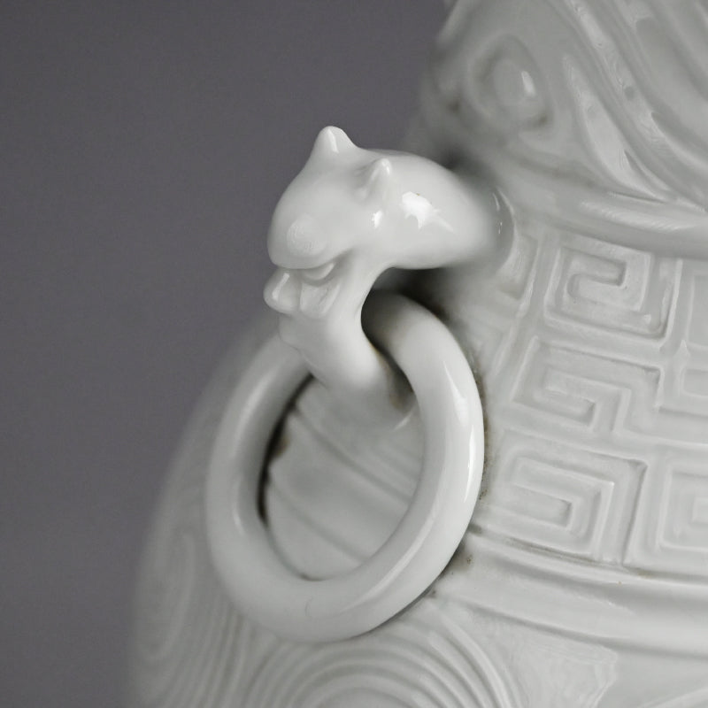 White Porcelain Vase, Chikuken ー三代 三浦 竹軒 "白瓷彫刻饕餮紋 花瓶"