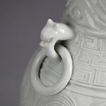 White Porcelain Vase, Chikuken ー三代 三浦 竹軒 "白瓷彫刻饕餮紋 花瓶"