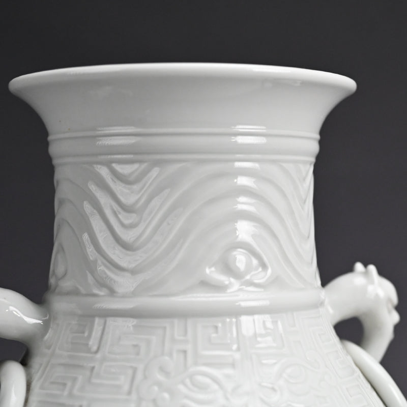 White Porcelain Vase, Chikuken ー三代 三浦 竹軒 "白瓷彫刻饕餮紋 花瓶"
