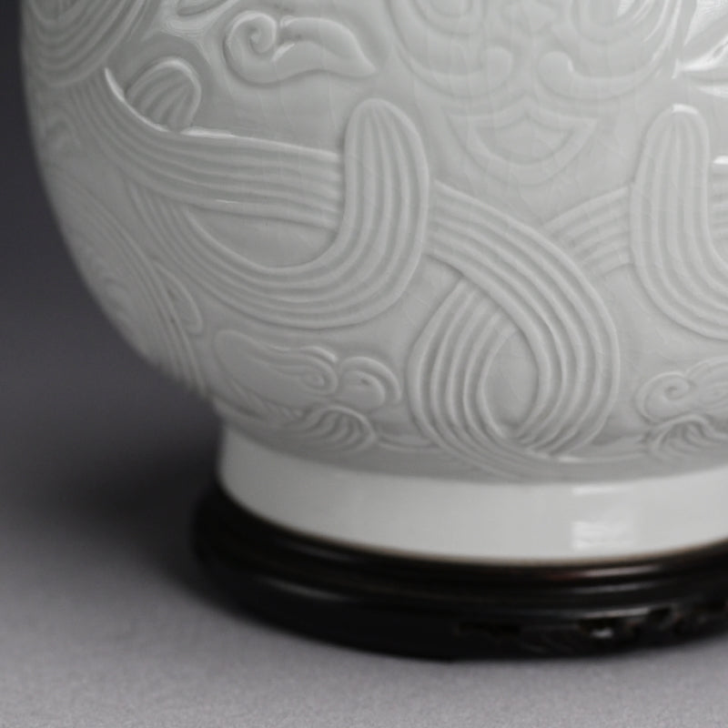 White Porcelain Vase, Chikuken ー三代 三浦 竹軒 "白瓷彫刻饕餮紋 花瓶"