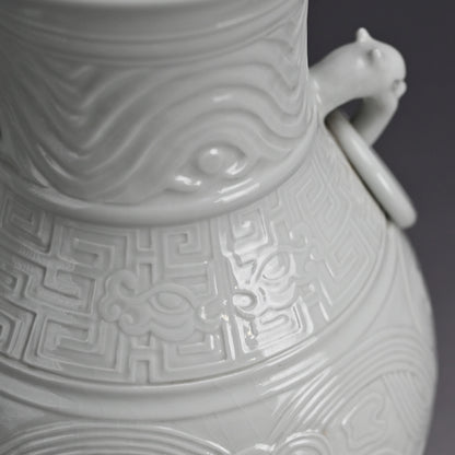 White Porcelain Vase, Chikuken ー三代 三浦 竹軒 "白瓷彫刻饕餮紋 花瓶"