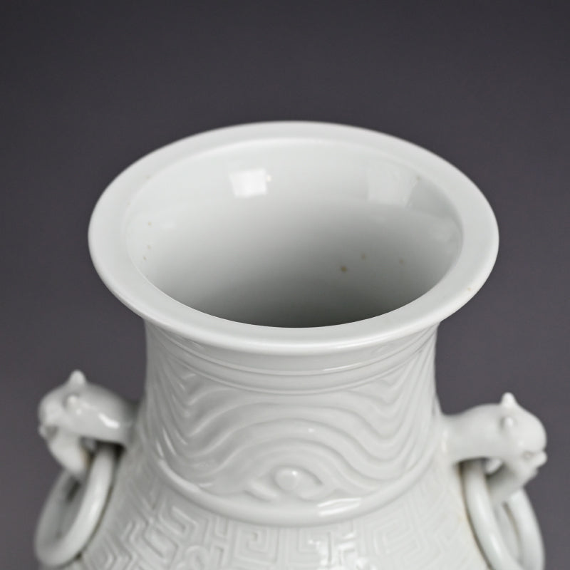 White Porcelain Vase, Chikuken ー三代 三浦 竹軒 "白瓷彫刻饕餮紋 花瓶"