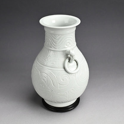 White Porcelain Vase, Chikuken ー三代 三浦 竹軒 "白瓷彫刻饕餮紋 花瓶"