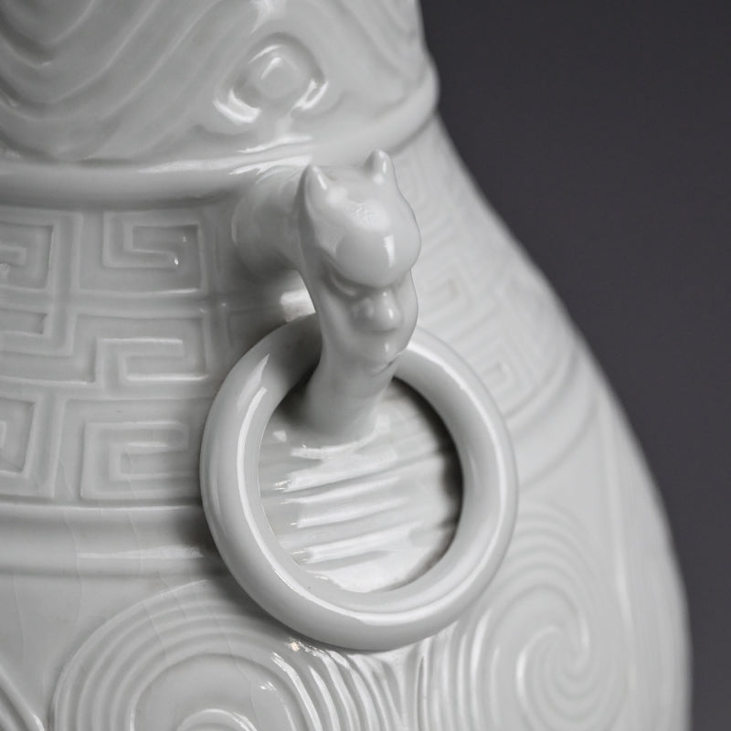 White Porcelain Vase, Chikuken ー三代 三浦 竹軒 "白瓷彫刻饕餮紋 花瓶"