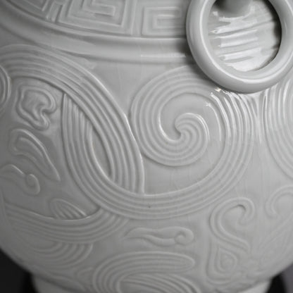 White Porcelain Vase, Chikuken ー三代 三浦 竹軒 "白瓷彫刻饕餮紋 花瓶"