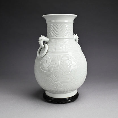 White Porcelain Vase, Chikuken ー三代 三浦 竹軒 "白瓷彫刻饕餮紋 花瓶"