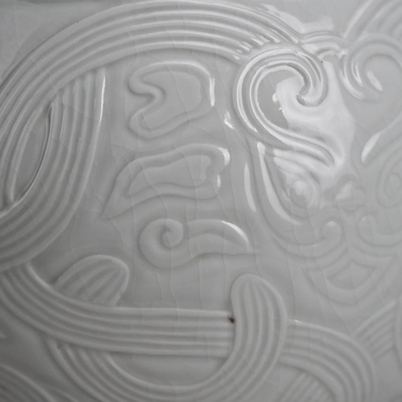White Porcelain Vase, Chikuken ー三代 三浦 竹軒 "白瓷彫刻饕餮紋 花瓶"