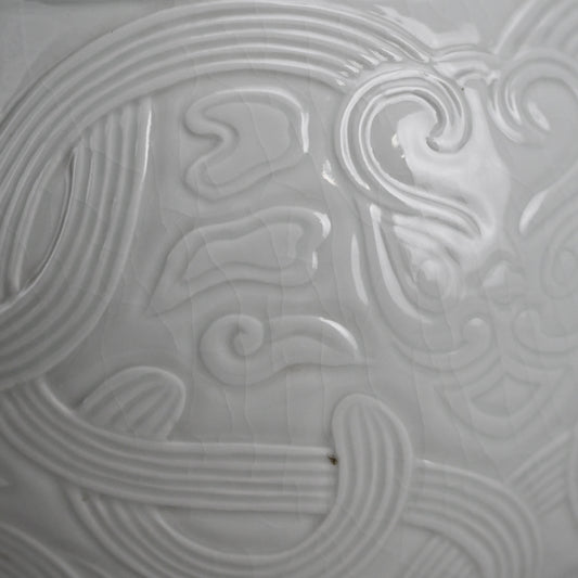 White Porcelain Vase, Chikuken ー三代 三浦 竹軒 "白瓷彫刻饕餮紋 花瓶"