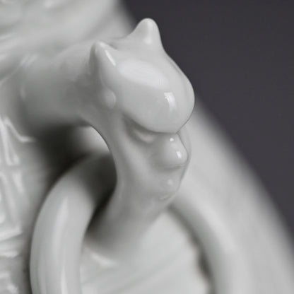 White Porcelain Vase, Chikuken ー三代 三浦 竹軒 "白瓷彫刻饕餮紋 花瓶"