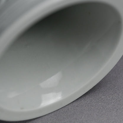 White Porcelain Vase, Chikuken ー三代 三浦 竹軒 "白瓷彫刻饕餮紋 花瓶"