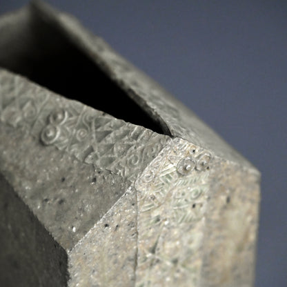 Wakokuto Series Vase ー加古 勝己 “倭刻陶”