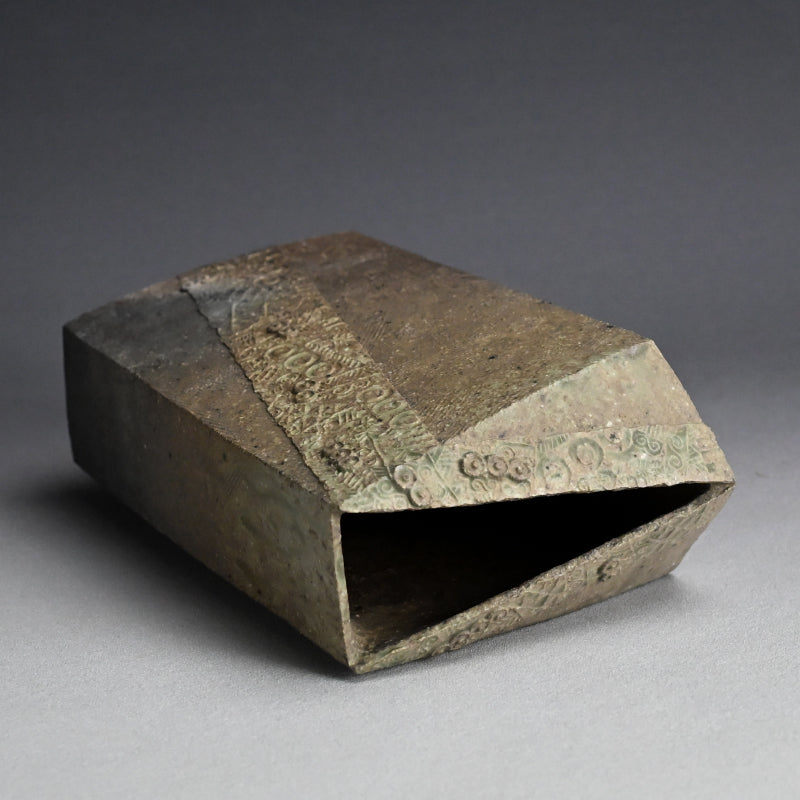 Wakokuto Series Vase ー加古 勝己 “倭刻陶”