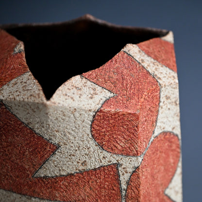 Contemporary Japanese Ceramic Vase ー加古 勝己 “灰赫陶”