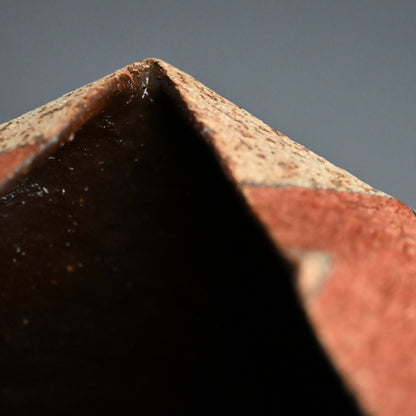 Contemporary Japanese Ceramic Vase ー加古 勝己 “灰赫陶”