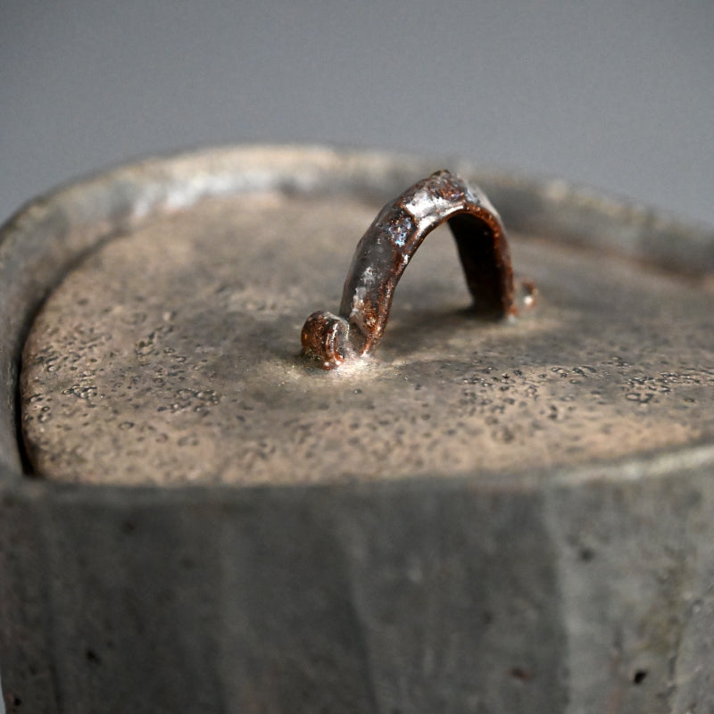 Silver Glazed Mizusashi Covered Jar ー加古 勝己 “銀彩水指”