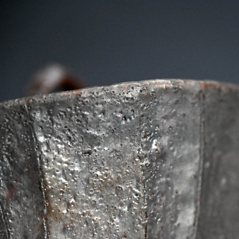 Silver Glazed Mizusashi Covered Jar ー加古 勝己 “銀彩水指”