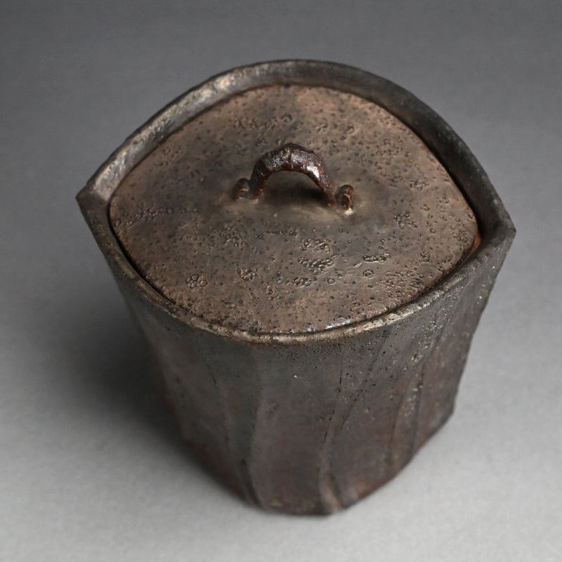 Silver Glazed Mizusashi Covered Jar ー加古 勝己 “銀彩水指”