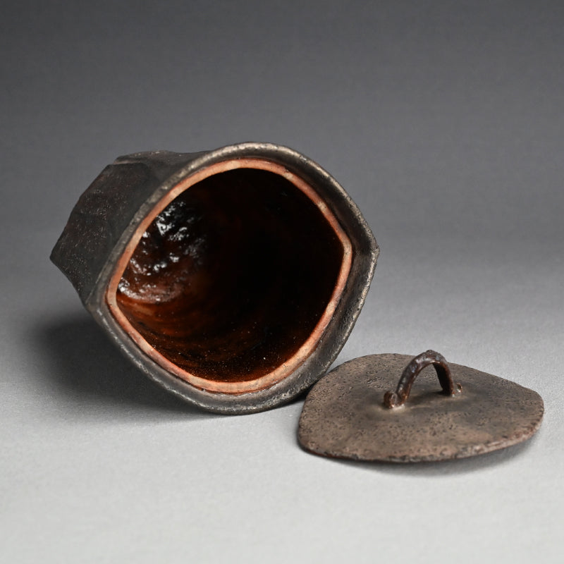 Silver Glazed Mizusashi Covered Jar ー加古 勝己 “銀彩水指”