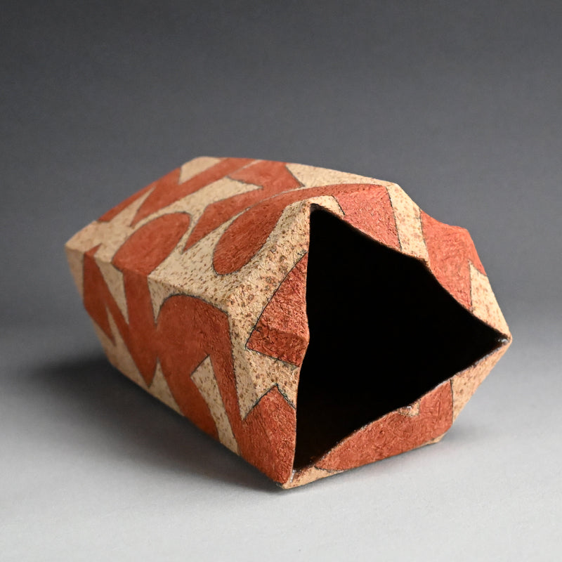 Contemporary Japanese Ceramic Vase ー加古 勝己 “灰赫陶”