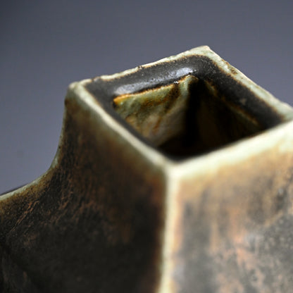 Iconic Mid-century Crow Vase ー藤平 伸 “烏文花瓶”