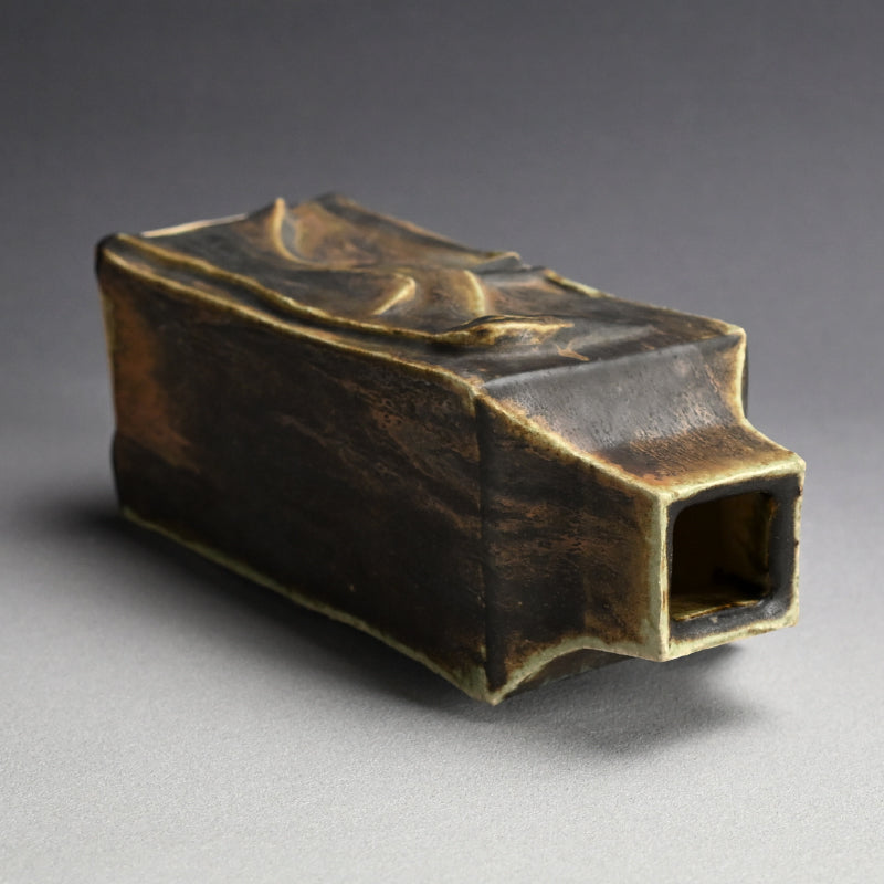 Iconic Mid-century Crow Vase ー藤平 伸 “烏文花瓶”
