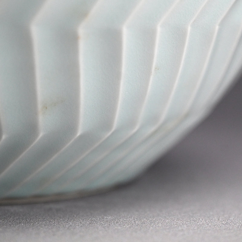 Seihakuji Shinogi Tsubo ー筒井 廣明 "青白磁縞壺"