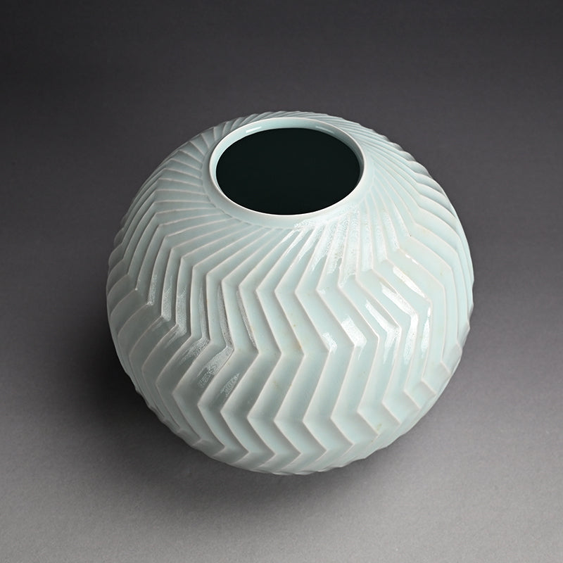 Seihakuji Shinogi Tsubo ー筒井 廣明 "青白磁縞壺"