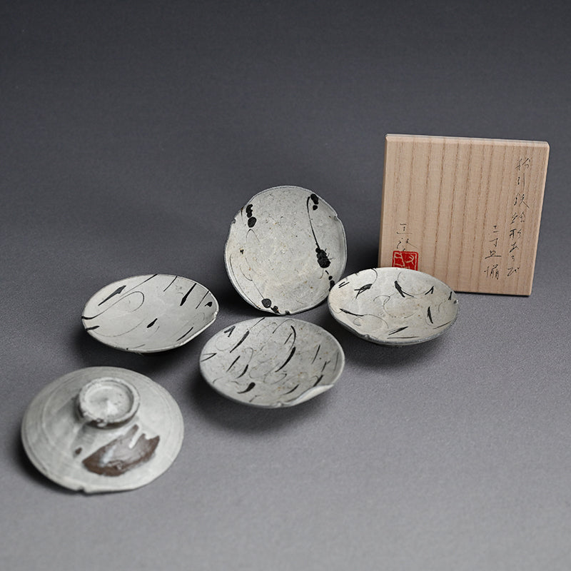 Sanzun-zara 5 pc Dish Set ー岸田 匡啓 "粉引鉄絵形あそび 三寸皿揃"