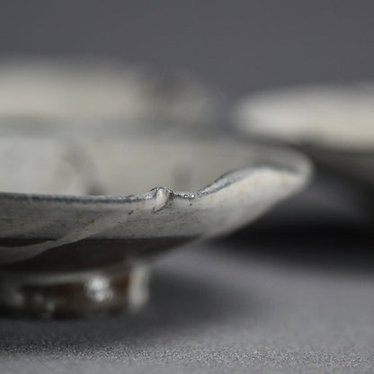 Sanzun-zara 5 pc Dish Set ー岸田 匡啓 "粉引鉄絵形あそび 三寸皿揃"