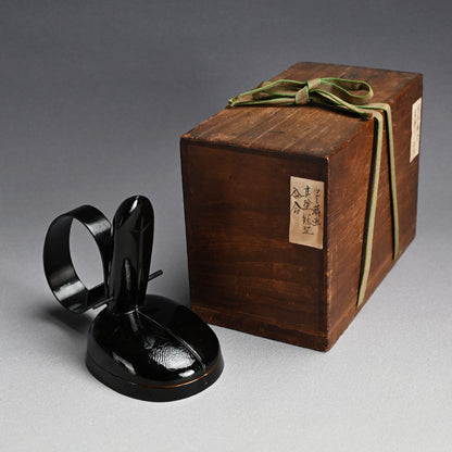 Exquisite Edo p. Kanmuri-shaped Lacquer Kogo Incense Case