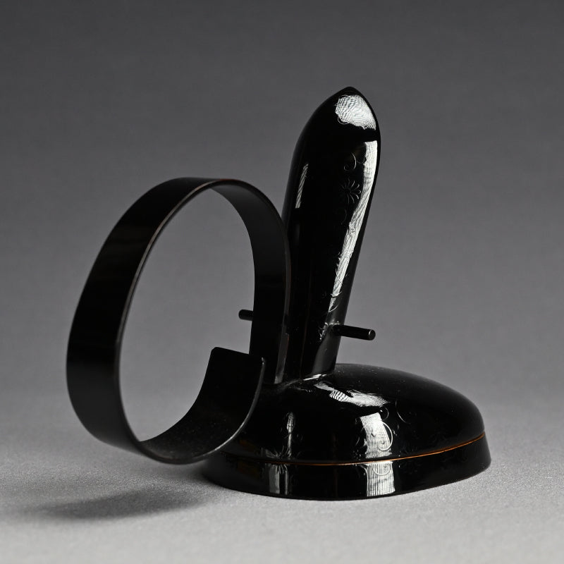 Exquisite Edo p. Kanmuri-shaped Lacquer Kogo Incense Case