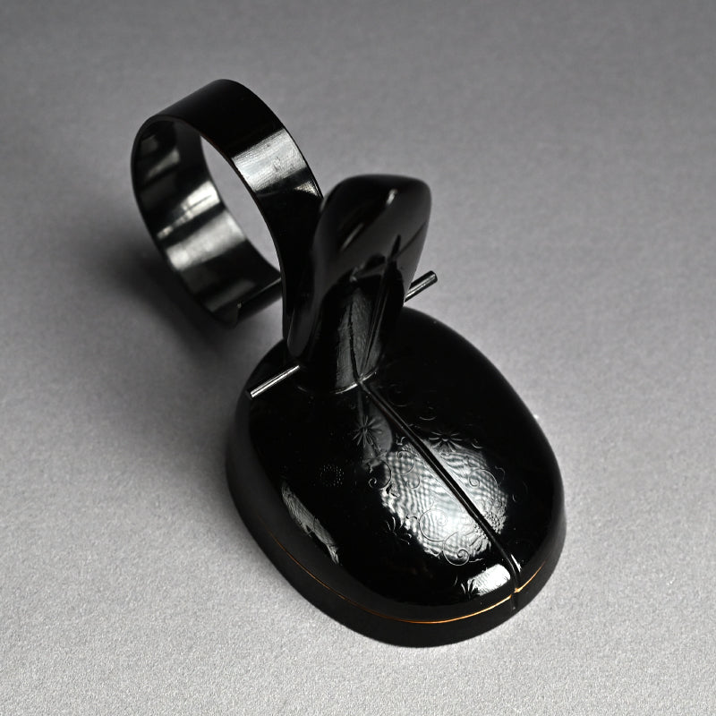 Exquisite Edo p. Kanmuri-shaped Lacquer Kogo Incense Case