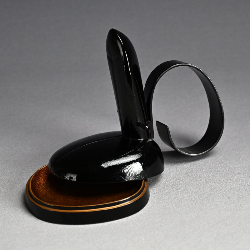 Exquisite Edo p. Kanmuri-shaped Lacquer Kogo Incense Case