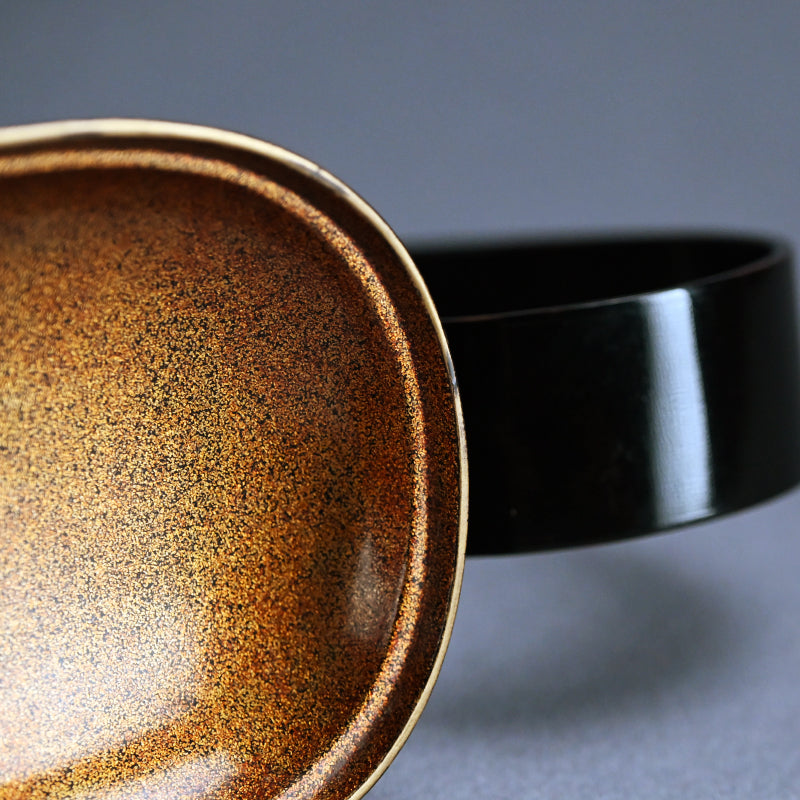 Exquisite Edo p. Kanmuri-shaped Lacquer Kogo Incense Case