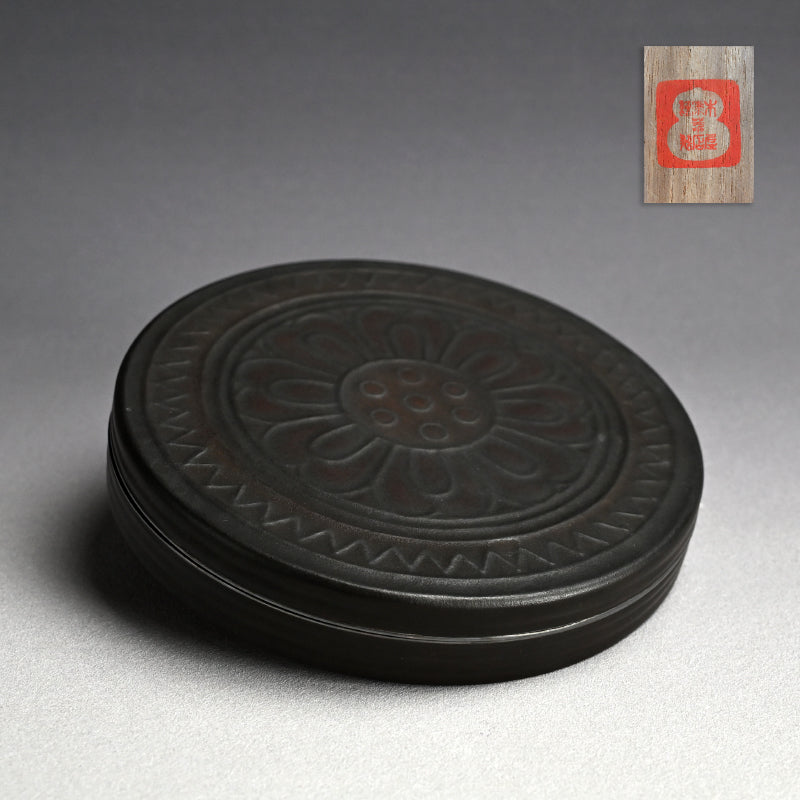 Circular Tile-Shaped Suzuri Bako Lacquered Writing Box