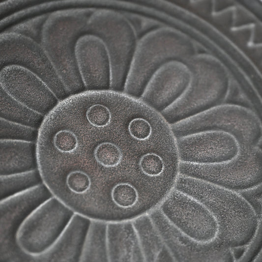 Circular Tile-Shaped Suzuri Bako Lacquered Writing Box