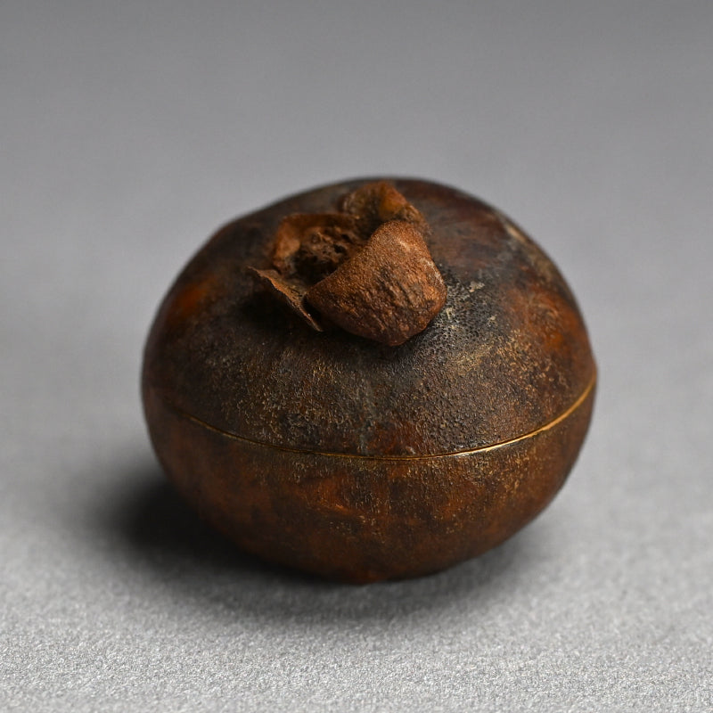 Gold-lined Mangosteen Kogo ー富岡 鉄斎 “香合 マンゴシチン”