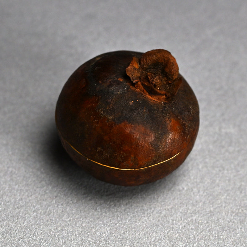 Gold-lined Mangosteen Kogo ー富岡 鉄斎 “香合 マンゴシチン”