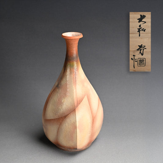 Flame Colored Kohiki Vase ー大和 努 "萩粉引文彩四面細口花入"